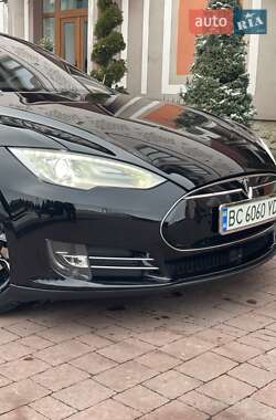 Ліфтбек Tesla Model S 2015 в Стрию