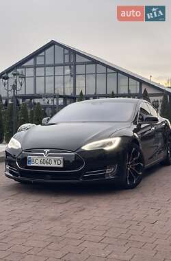 Ліфтбек Tesla Model S 2015 в Стрию