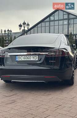 Ліфтбек Tesla Model S 2015 в Стрию