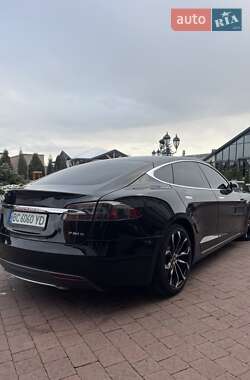 Ліфтбек Tesla Model S 2015 в Стрию