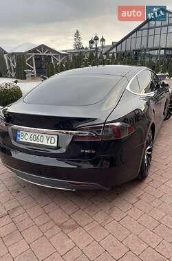 Ліфтбек Tesla Model S 2015 в Стрию