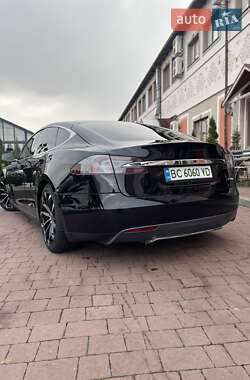 Ліфтбек Tesla Model S 2015 в Стрию