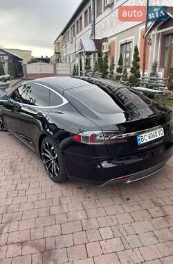 Ліфтбек Tesla Model S 2015 в Стрию