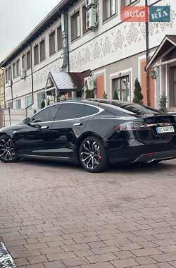 Ліфтбек Tesla Model S 2015 в Стрию