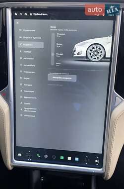 Ліфтбек Tesla Model S 2015 в Стрию