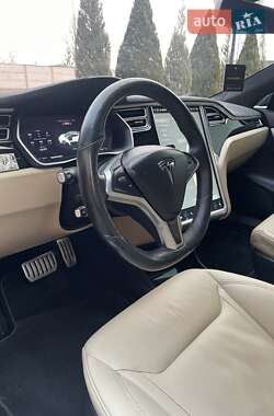 Ліфтбек Tesla Model S 2015 в Стрию