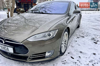 Tesla Model S 2016