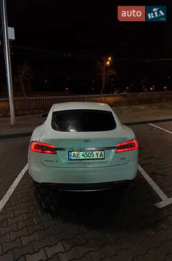 Лифтбек Tesla Model S 2014 в Днепре