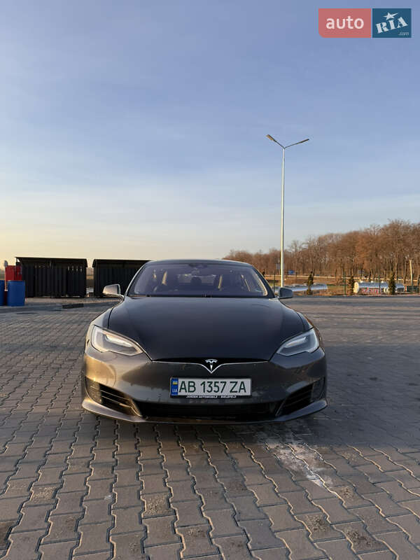 Лифтбек Tesla Model S 2016 в Виннице