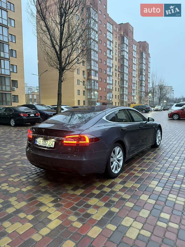 Лифтбек Tesla Model S 2016 в Виннице