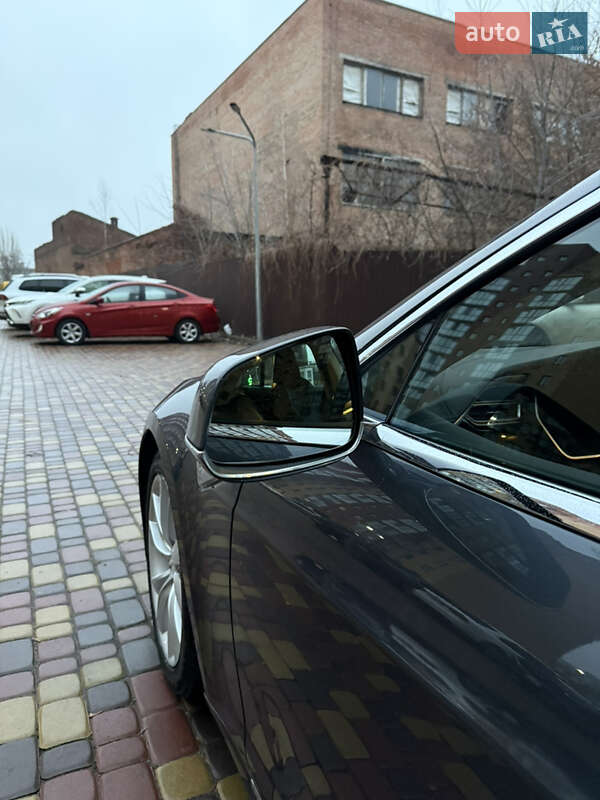 Лифтбек Tesla Model S 2016 в Виннице