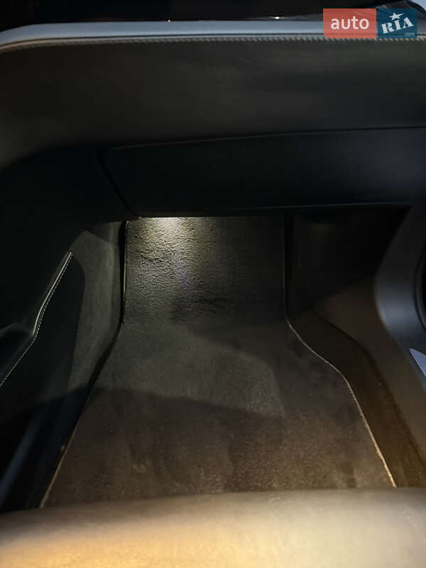 Лифтбек Tesla Model S 2016 в Виннице