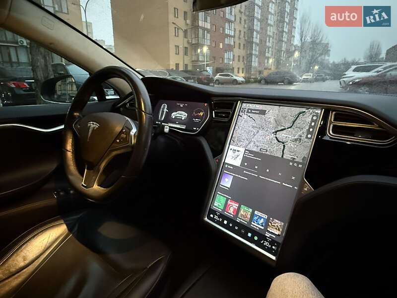 Лифтбек Tesla Model S 2016 в Виннице