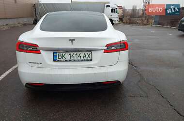 Лифтбек Tesla Model S 2018 в Ровно