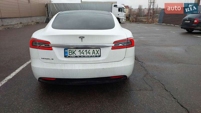 Лифтбек Tesla Model S 2018 в Ровно