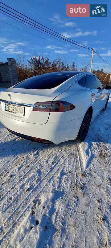 Лифтбек Tesla Model S 2018 в Ровно