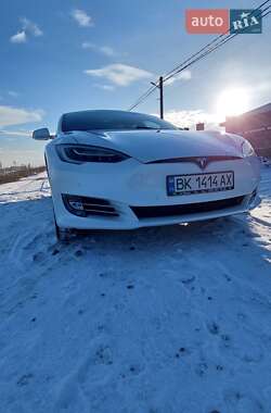Лифтбек Tesla Model S 2018 в 