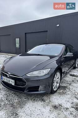 Лифтбек Tesla Model S 2015 в 