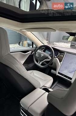 Лифтбек Tesla Model S 2015 в Виннице
