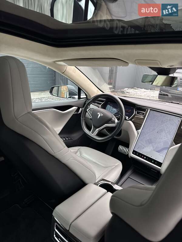 Лифтбек Tesla Model S 2015 в Виннице