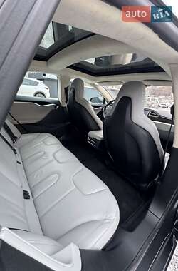 Лифтбек Tesla Model S 2015 в Виннице