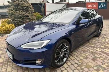 Ліфтбек Tesla Model S 2017 в Дніпрі