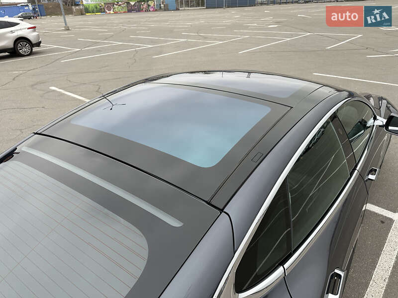 Ліфтбек Tesla Model S 2018 в Дніпрі