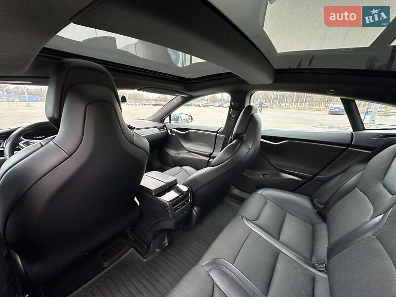 Ліфтбек Tesla Model S 2018 в Дніпрі