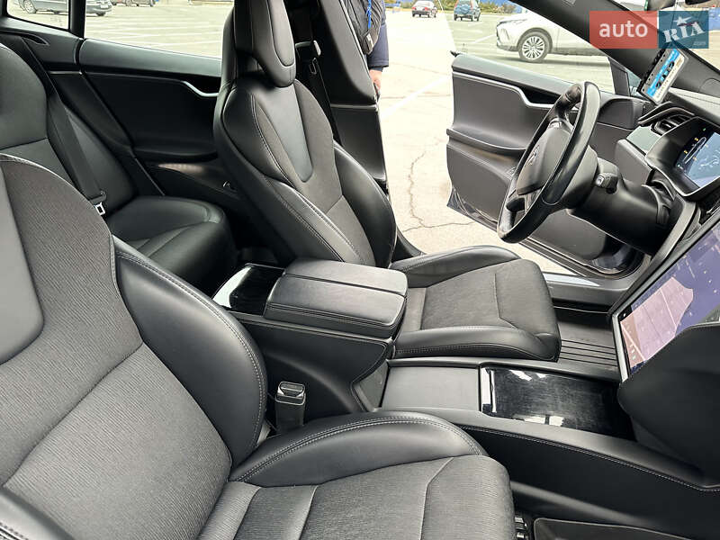 Ліфтбек Tesla Model S 2018 в Дніпрі