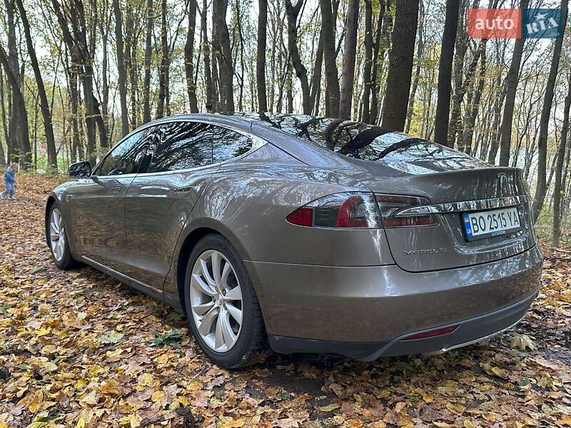 Ліфтбек Tesla Model S 2015 в Тернополі