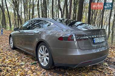 Лифтбек Tesla Model S 2015 в 