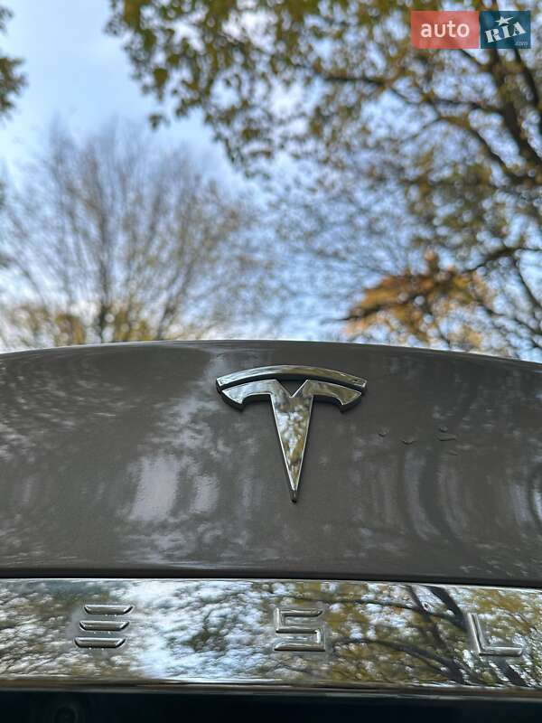 Ліфтбек Tesla Model S 2015 в Тернополі