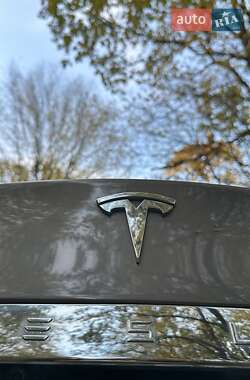Лифтбек Tesla Model S 2015 в 