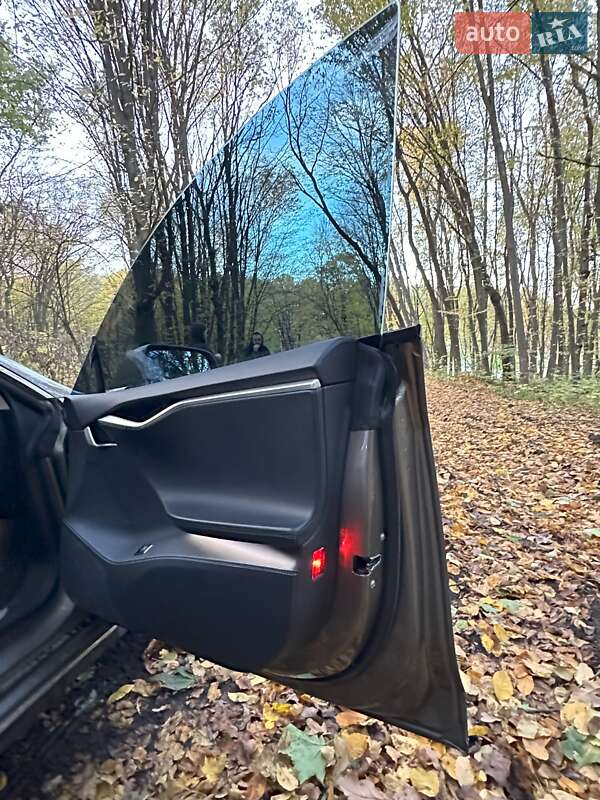 Ліфтбек Tesla Model S 2015 в Тернополі