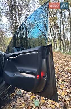Лифтбек Tesla Model S 2015 в 
