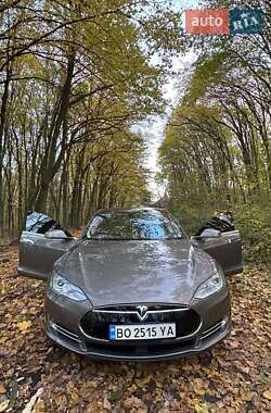 Лифтбек Tesla Model S 2015 в 