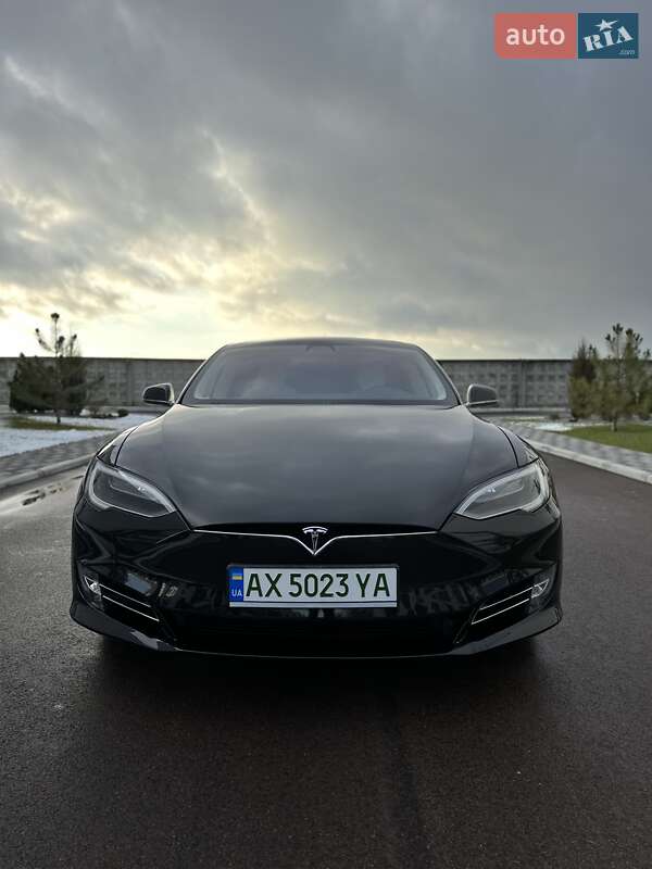 Лифтбек Tesla Model S 2018 в 