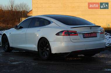 Лифтбек Tesla Model S 2016 в Львове