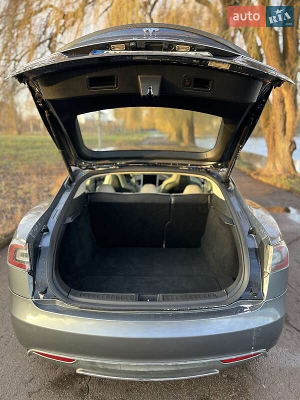 Ліфтбек Tesla Model S 2013 в Рівному
