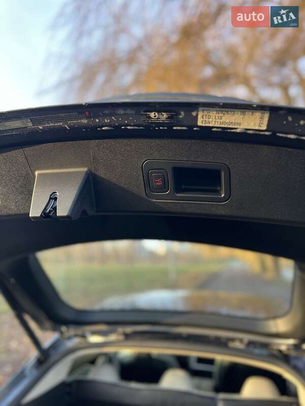 Ліфтбек Tesla Model S 2013 в Рівному