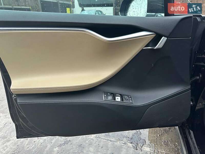 Ліфтбек Tesla Model S 2015 в Києві