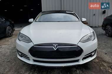 Tesla Model S 2014