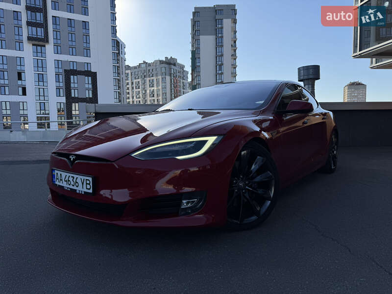 Ліфтбек Tesla Model S 2016 в Києві