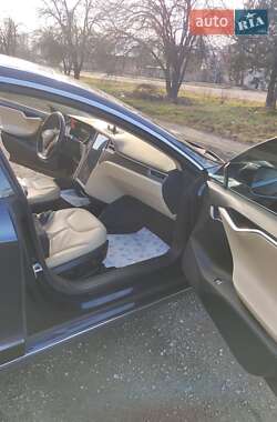 Лифтбек Tesla Model S 2014 в 