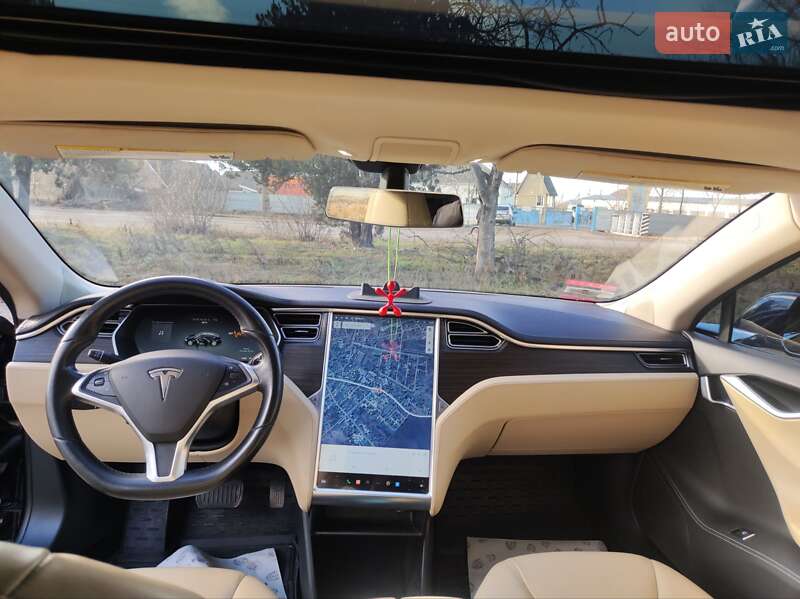 Лифтбек Tesla Model S 2014 в Новоселице