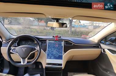 Лифтбек Tesla Model S 2014 в 