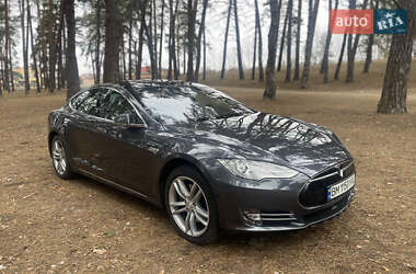 Лифтбек Tesla Model S 2015 в 