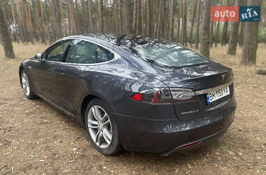 Лифтбек Tesla Model S 2015 в 