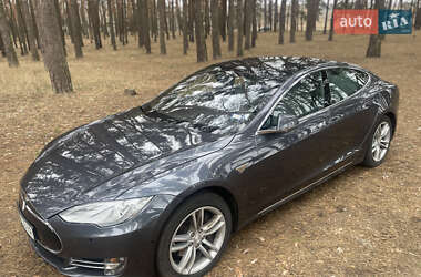 Лифтбек Tesla Model S 2015 в 