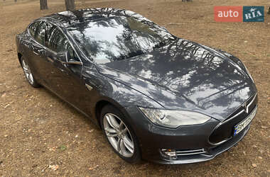 Лифтбек Tesla Model S 2015 в 